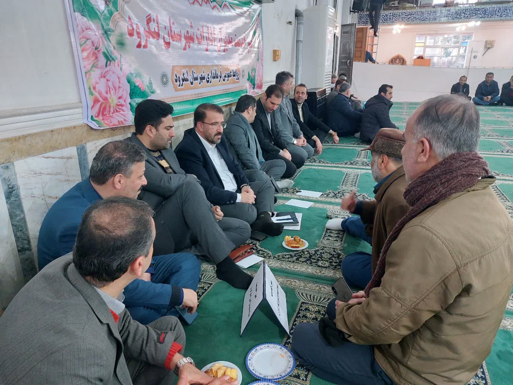 برپایی میزخدمت در مسجد جامع لنگرود
