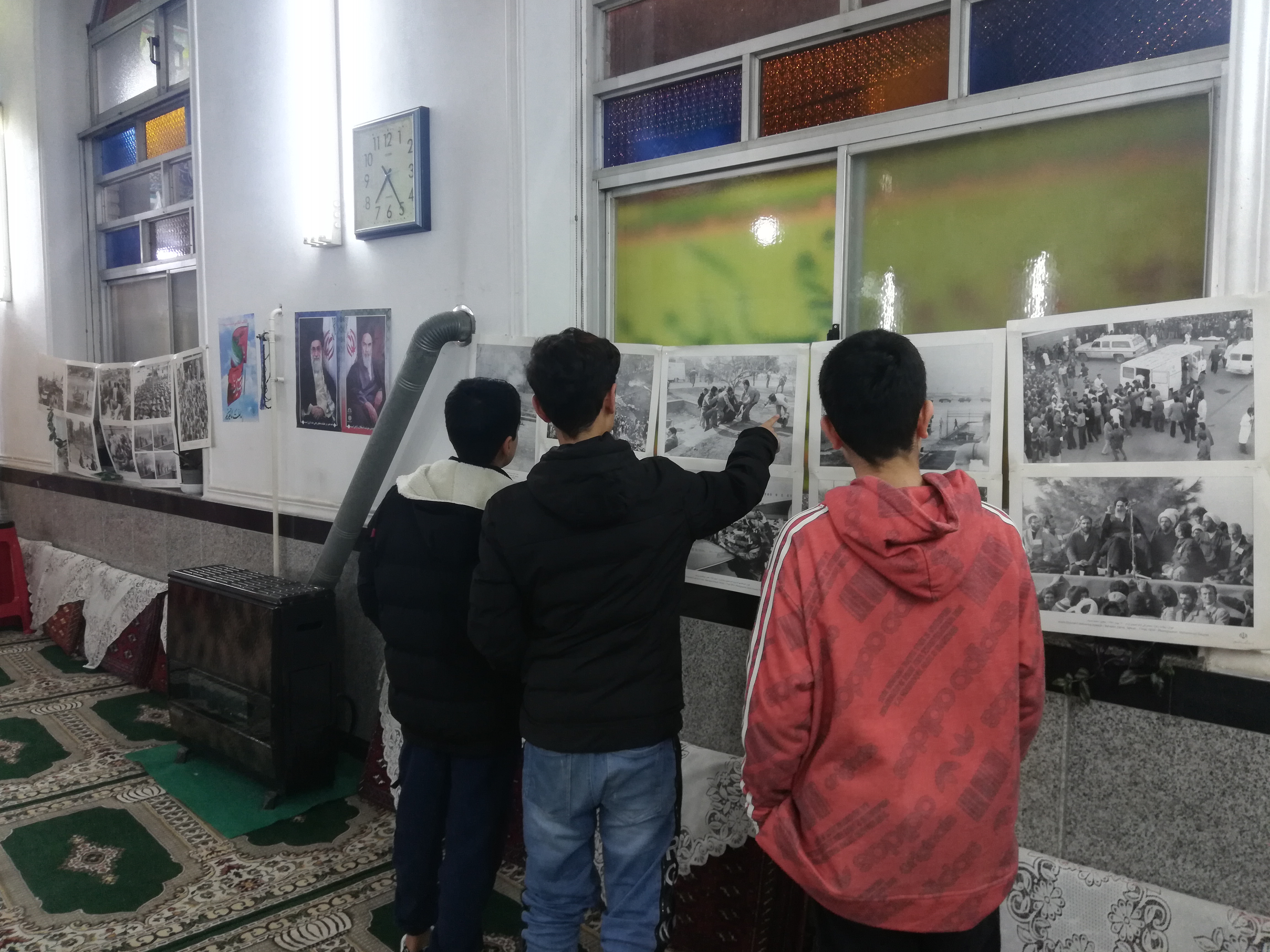 نمایشگاه « عکس انقلاب » در مسجد جمعه چالکیاسر بر پا شد