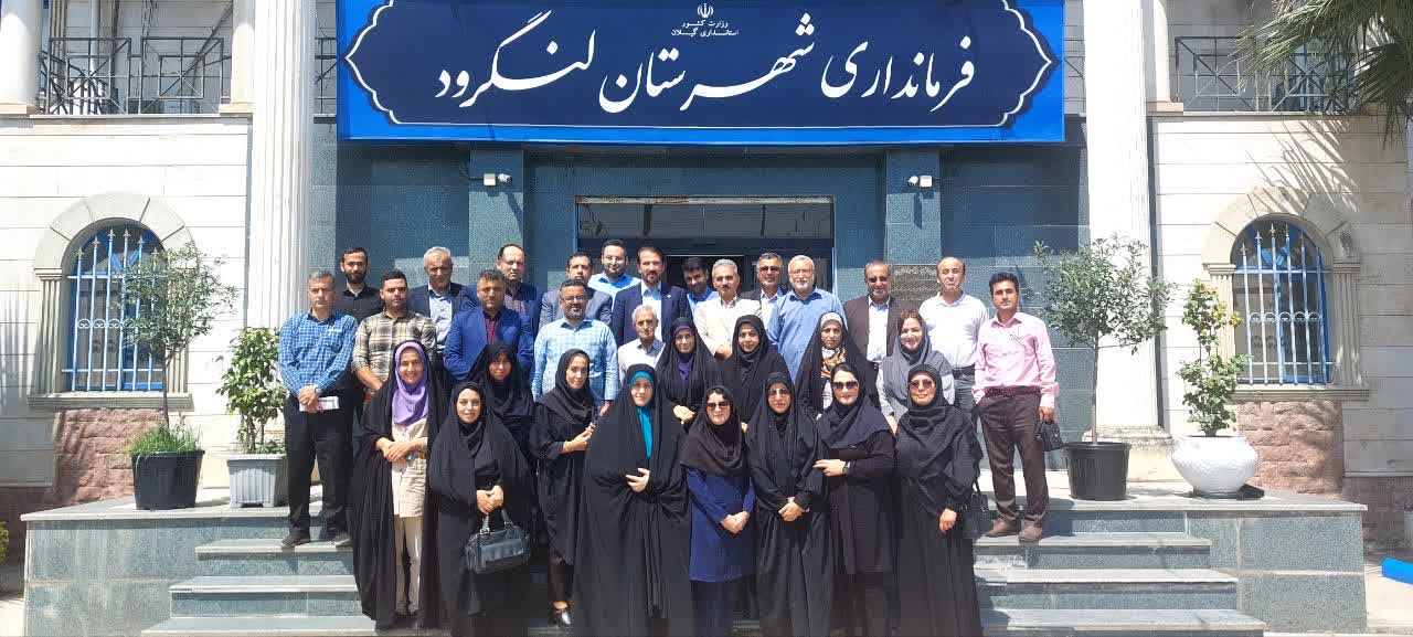 فرماندار لنگرود گفت: خبرنگاران باید اقدامات انجام‌شده توسط مسئولان نظام را به جامعه منتقل کنند