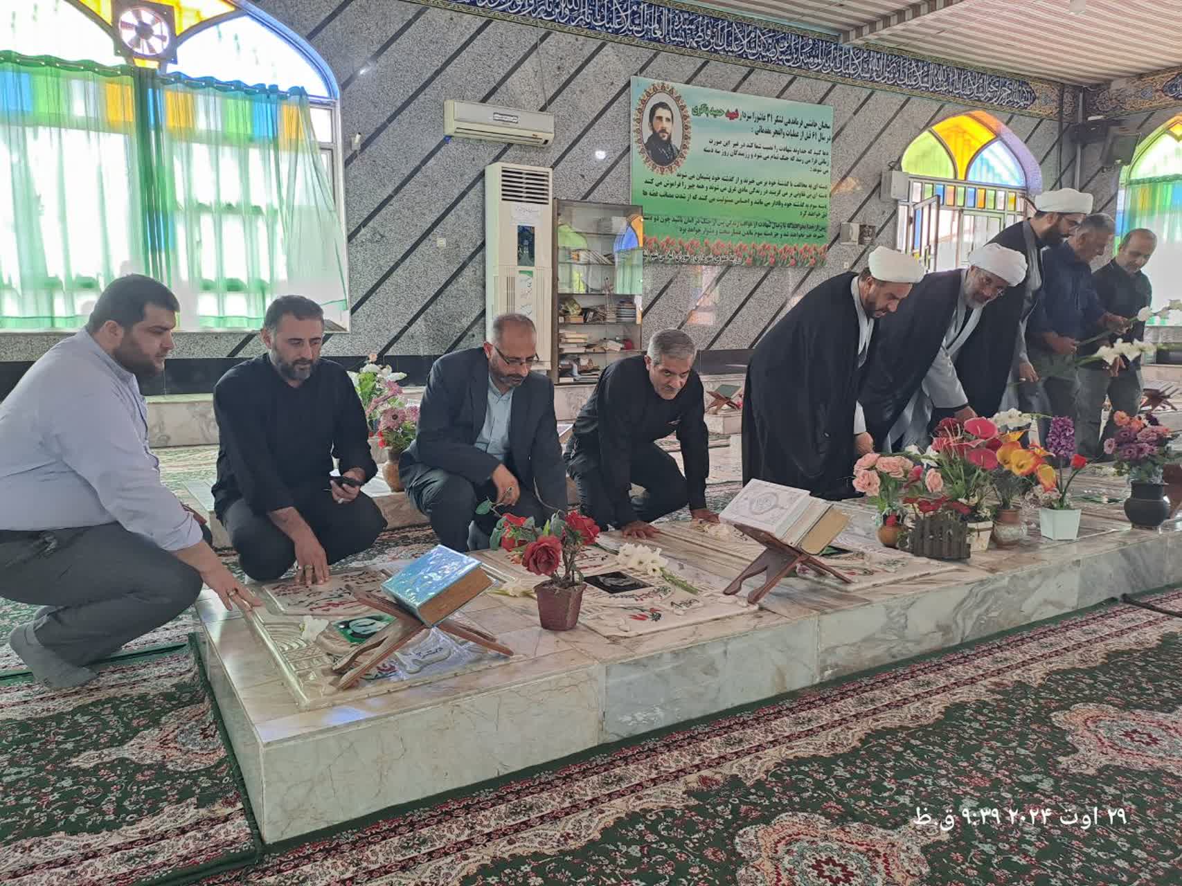 اداره اوقاف و امور خیریه شهرستان لنگرود در اولین روز کاری در گلزار شهدا حاضر شد
