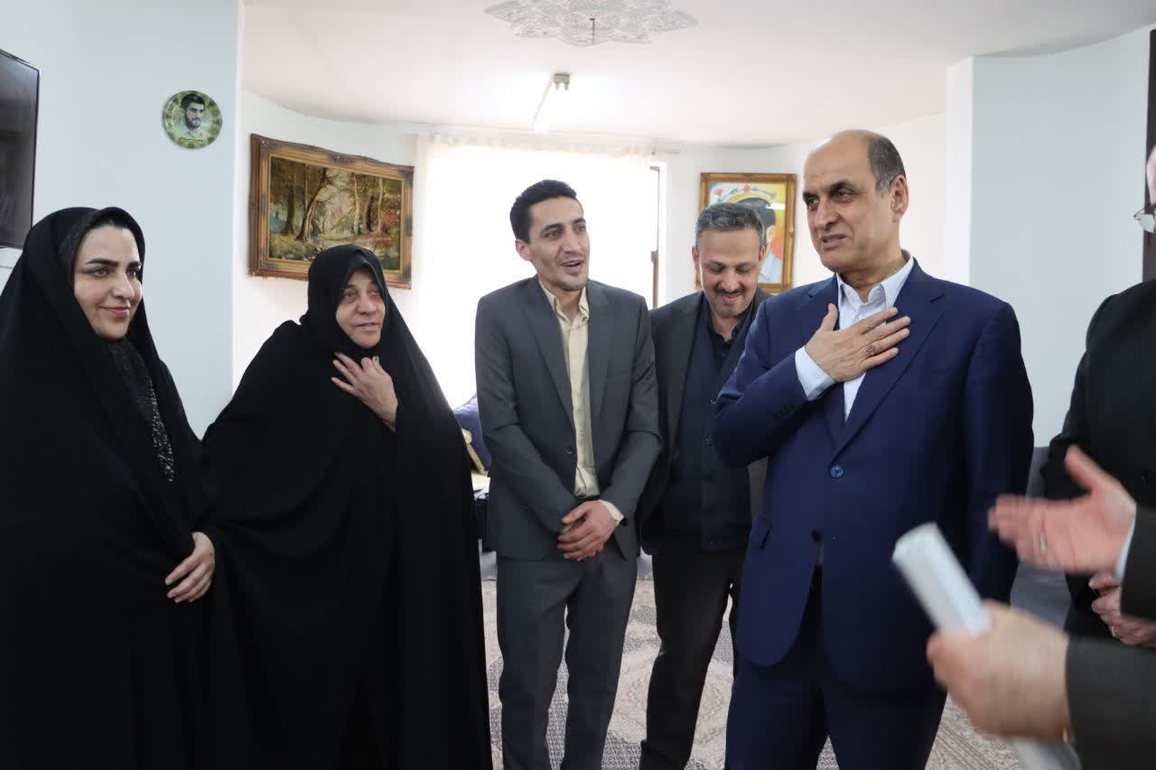 دیدار نوروزی استاندار گیلان با خانواده سردار شهید حسین املاکی