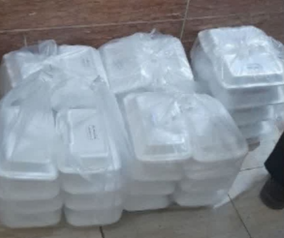 توزیع ۲۰۰ پرس غذا به همت هیئت و کاروان جاماندگان کربلا حرم تا حرم شهرستان لنگرود